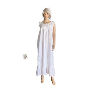 The 1 For U white maxi in size L 💖